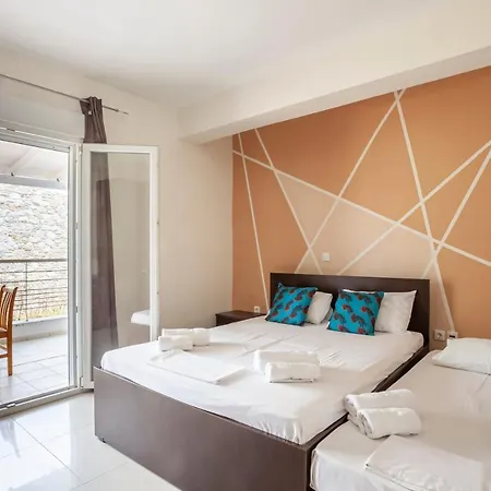 דירה Athanasia Accommodation With Pool חניוטי