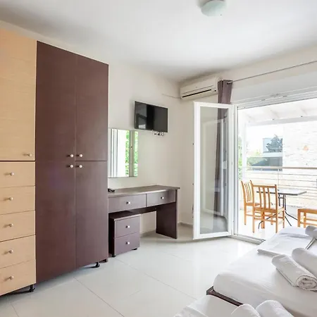 Athanasia Accommodation With Pool חניוטי
