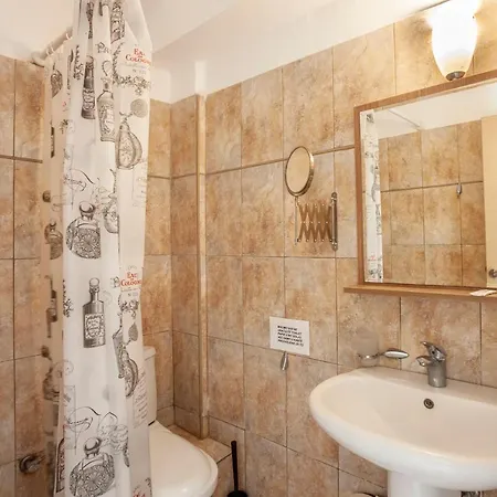 Athanasia Accommodation With Pool דירה *
