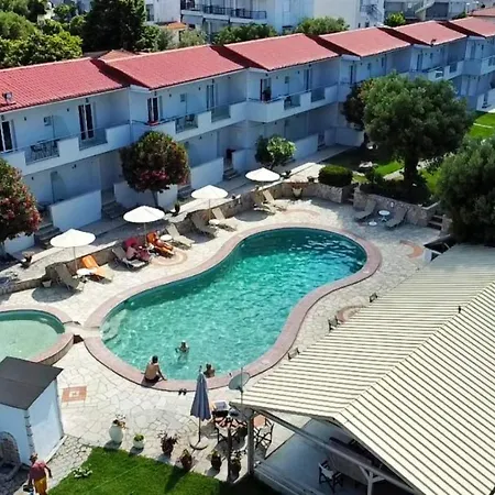 Athanasia Accommodation With Pool דירה חניוטי