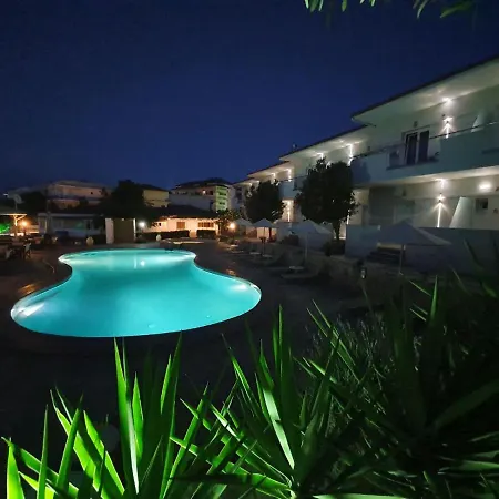 Athanasia Accommodation With Pool דירה חניוטי