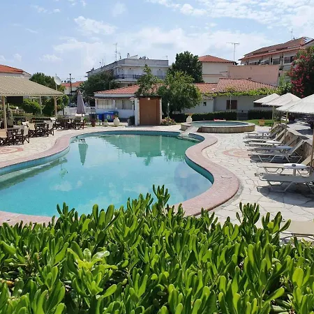 Athanasia Accommodation With Pool דירה *